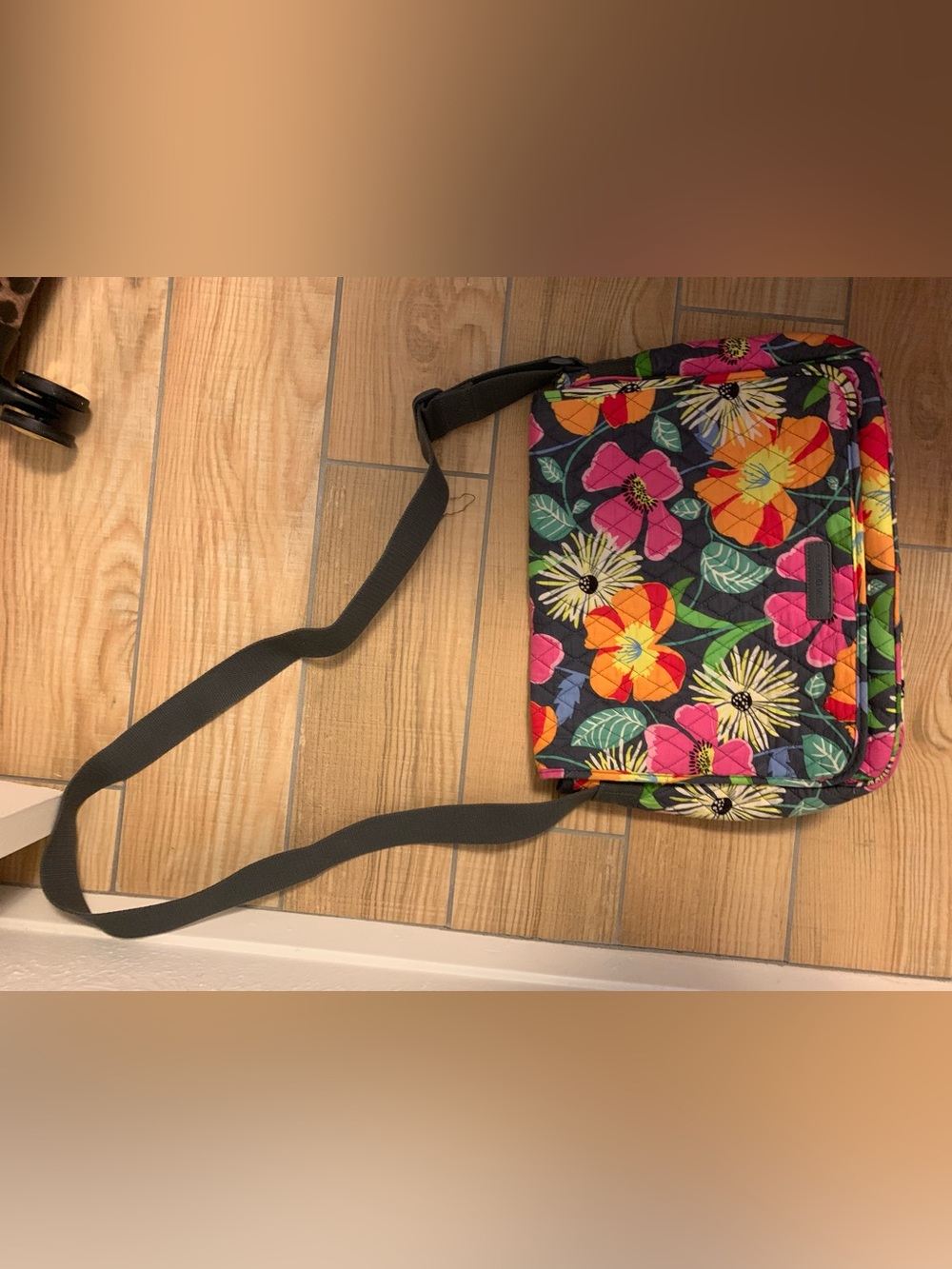 Vera Bradley jazzy blooms messenger bag